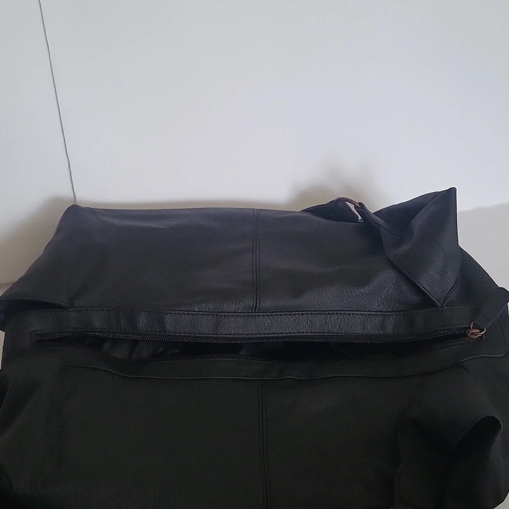 NWOT Maurices Black Vegan Pebble Leather Hobo/Backpack - Picture 8 of 8